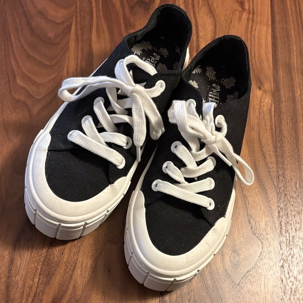 Mad Love Platform Sneakers - Size 7